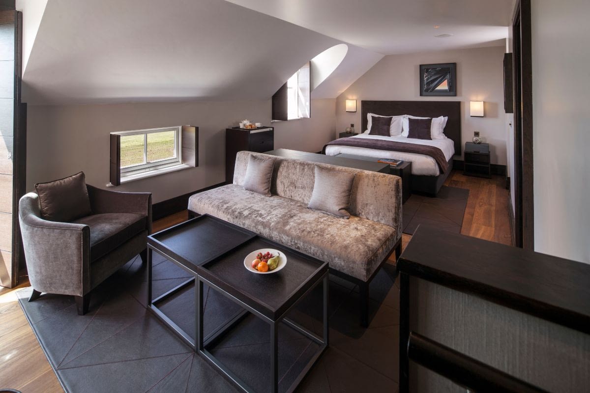 Porthlysgi Bedroom, Oriel Indulgent, Twr Y Felin Hotel