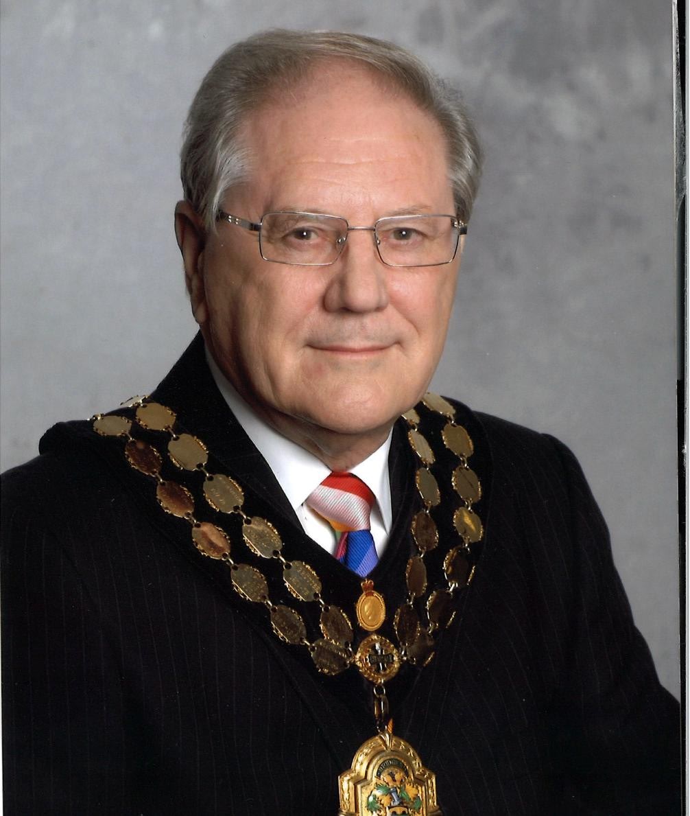 Cllr Robert Burns Mayor 2014-2015
