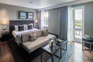 porth selau, 103 twr y felin hotel (2)